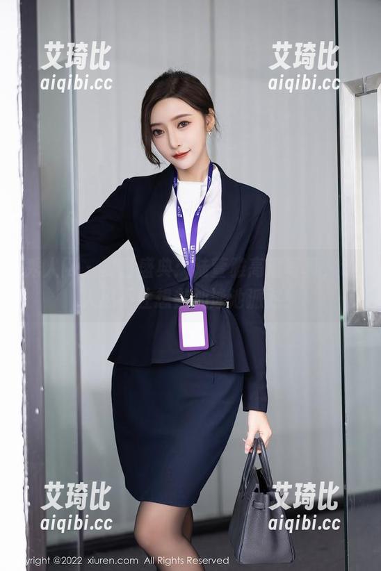 秀人网 - 夏日盛典：陆萱雅高清写真，让人忍不住想参加泳池派对！