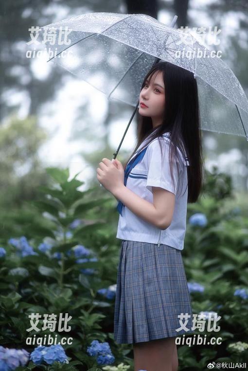秋山AkI居家写真全集：慵懒的午后，细腻的阳光