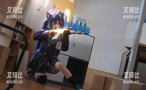 精选绮太郎红裙写真：你确定这不是我心目中的时尚指南？