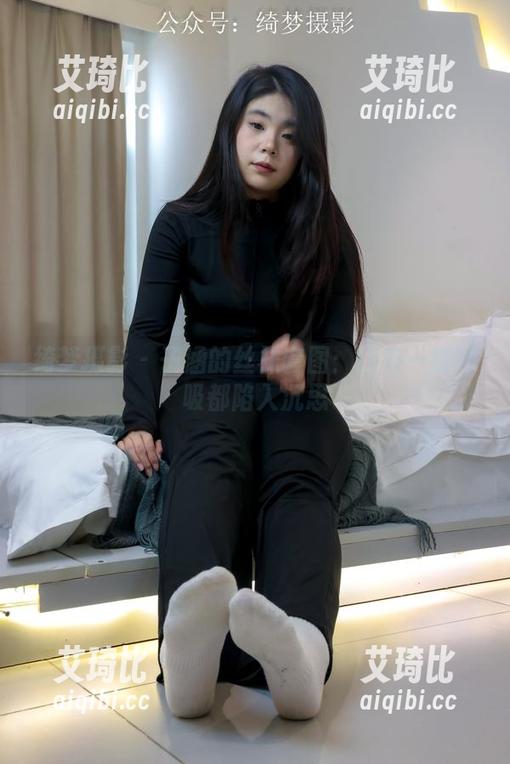 绮梦摄影-子涵 绮梦摄影 - 子涵的丝袜套图:让每一缕呼吸都陷入沉思