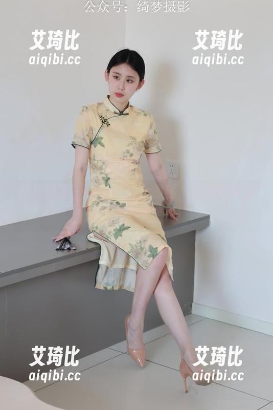绮梦摄影 - 月月泳装大揭秘，图片里竟然藏了这么多笑点！