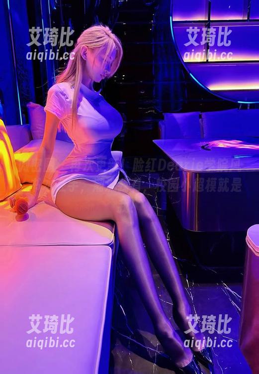 微密圈 - 再次更新！脸红Dearie学院风：书本在手，潮流我有，校园小超模就是我！