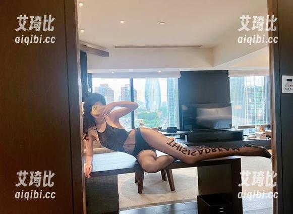 微密圈 - 迷失在葛征的白裙中——图包下载，随时随地做个时髦精！