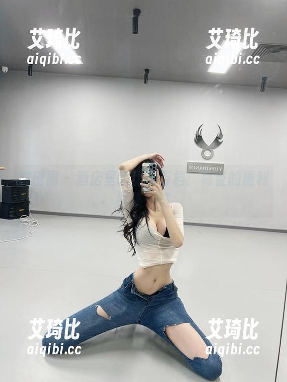 微密圈 - 酒店里的甜蜜存档：葛征的福利图集一览