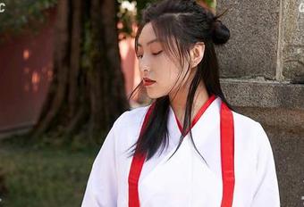 蜜桃社 – 伊琳和服图集：这样的福利让我怀疑人生的走向！