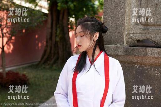 蜜桃社 - 伊琳和服图集：这样的福利让我怀疑人生的走向！