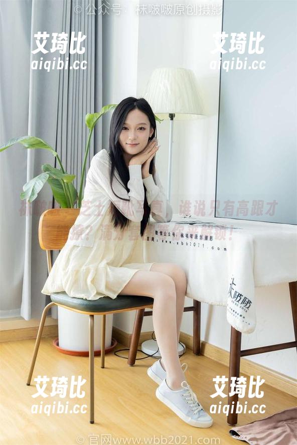 袜啵啵 - 芝士短靴写真，谁说只有高跟才能撩？满分套图等你来解锁！
