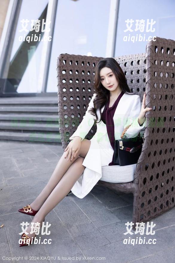 语画界 - 就想问问，Cris_卓娅祺制服精选这些造型，哪一套让你心动？