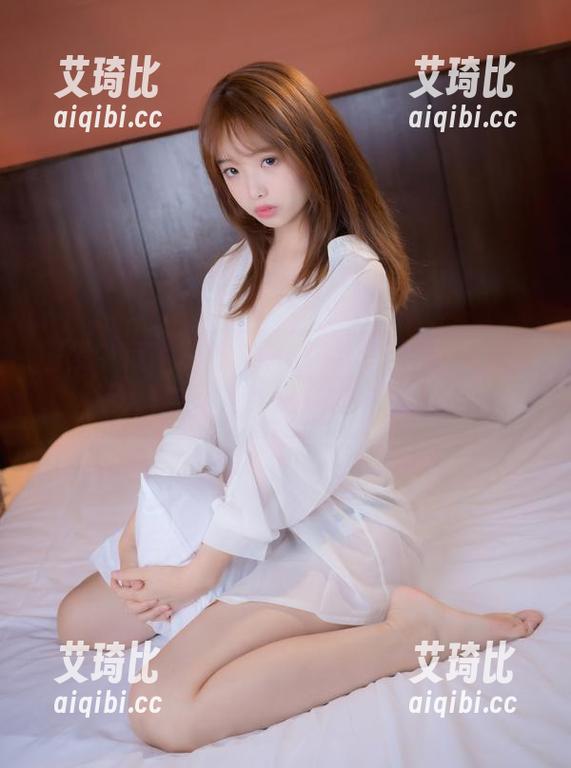 图集中藏了多少套路？雯妹不讲道理美脚让人欲罢不能，真是个小妖精！