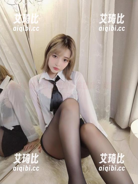 翻开雯妹不讲道理的棉袜图库，欲望在线涌动中
