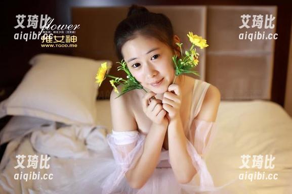 青豆客 - AZHUA的纯白调色板：定制写真让人欲罢不能