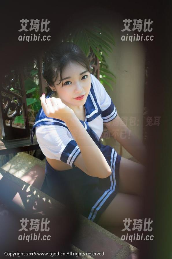 青豆客 - 谭晓彤的兔女郎高清图包：兔耳朵加一点姿态，心动不已！