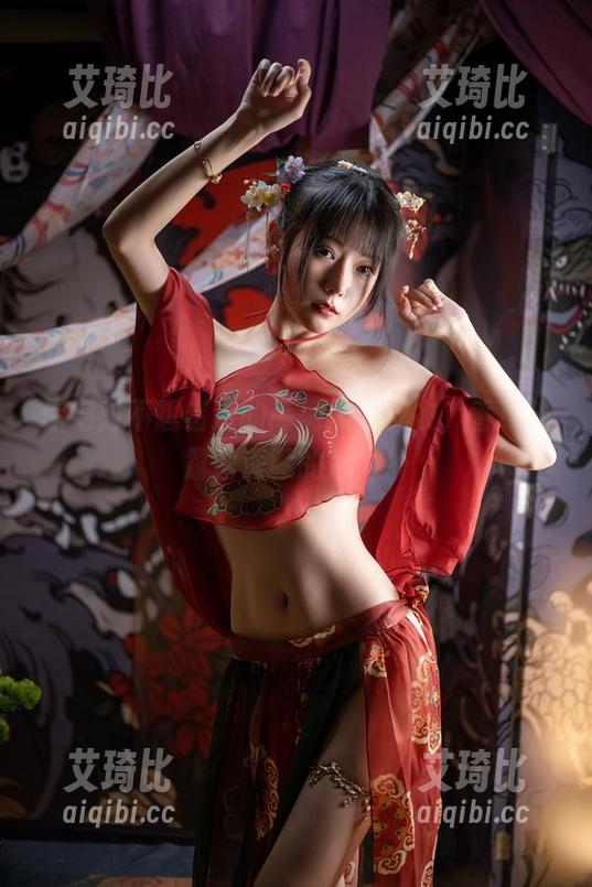 你绝对不想错过的高清黑丝皮衣，香草喵露露深藏的魅力！