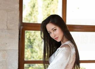 魅妍社 – 陆金佳Jessica的双人高清写真集，光影交错中竟有种微妙的亲密感