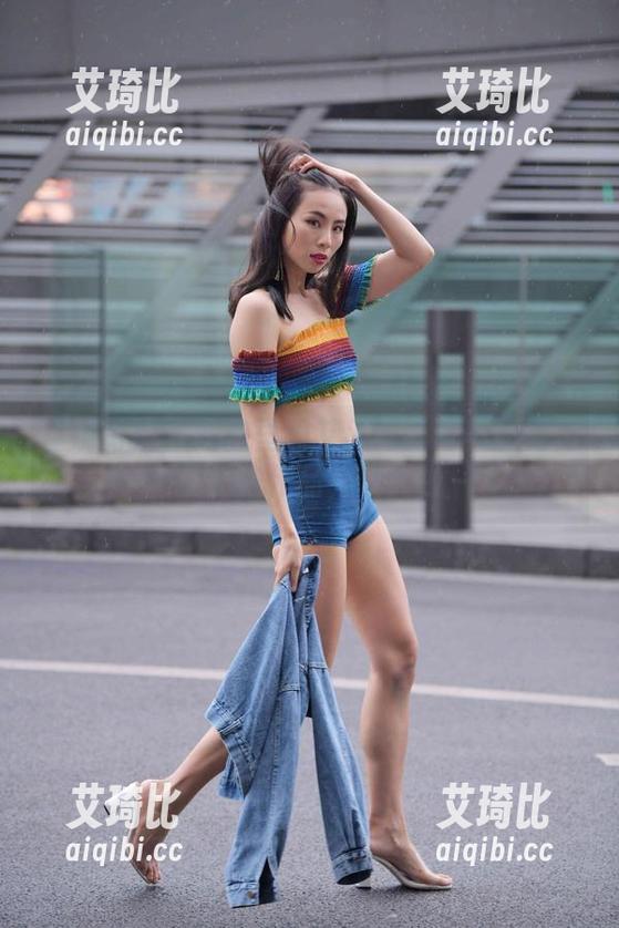 魔镜街拍 - 网盘里的艾小青：奇美旗袍街拍的秘密作品，曝光啦～