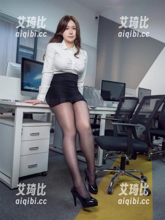 麻花麻花酱的夏天全套图集：晒不黑的水蜜桃色！
